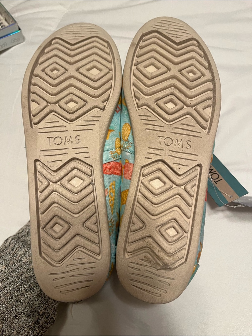 Toms tropical themed shoes - Picture 3 of 6